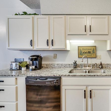 Downtown Gatlinburg Condo With Mountain-View Balcony エクステリア 写真