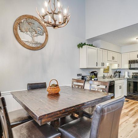 Downtown Gatlinburg Condo With Mountain-View Balcony エクステリア 写真