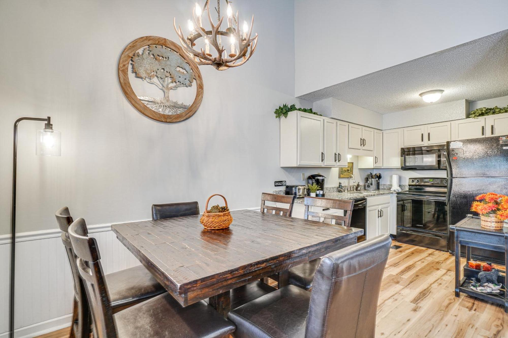 Downtown Gatlinburg Condo With Mountain-View Balcony エクステリア 写真