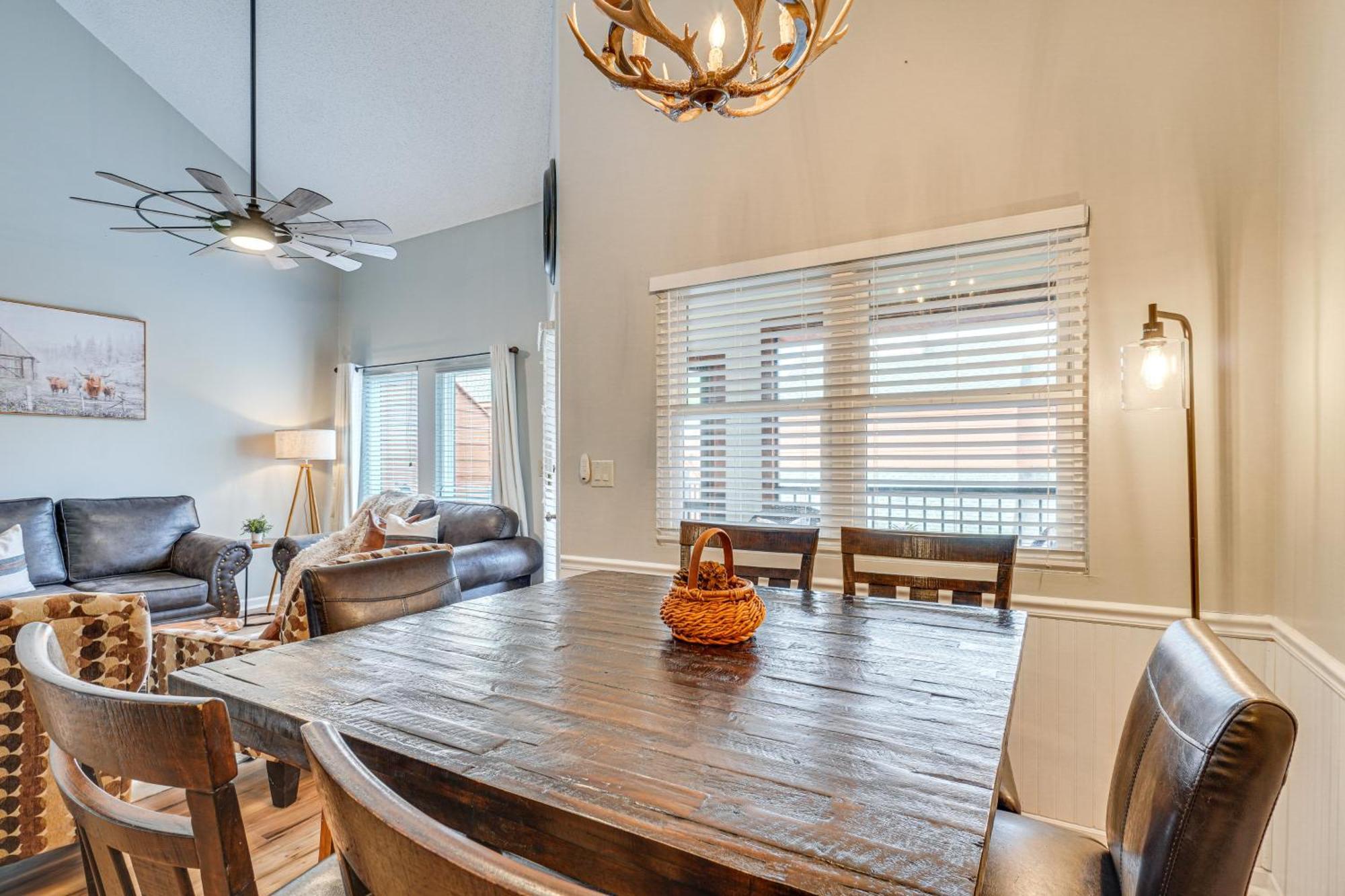Downtown Gatlinburg Condo With Mountain-View Balcony エクステリア 写真
