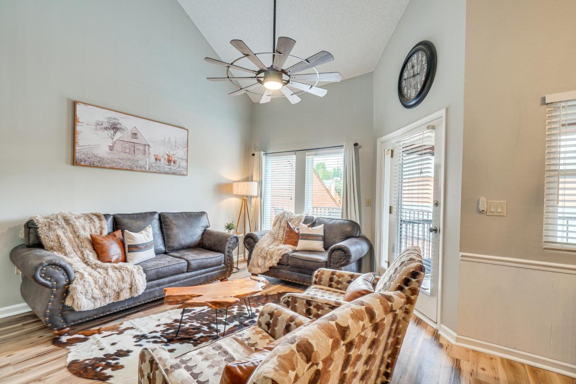 Downtown Gatlinburg Condo With Mountain-View Balcony エクステリア 写真