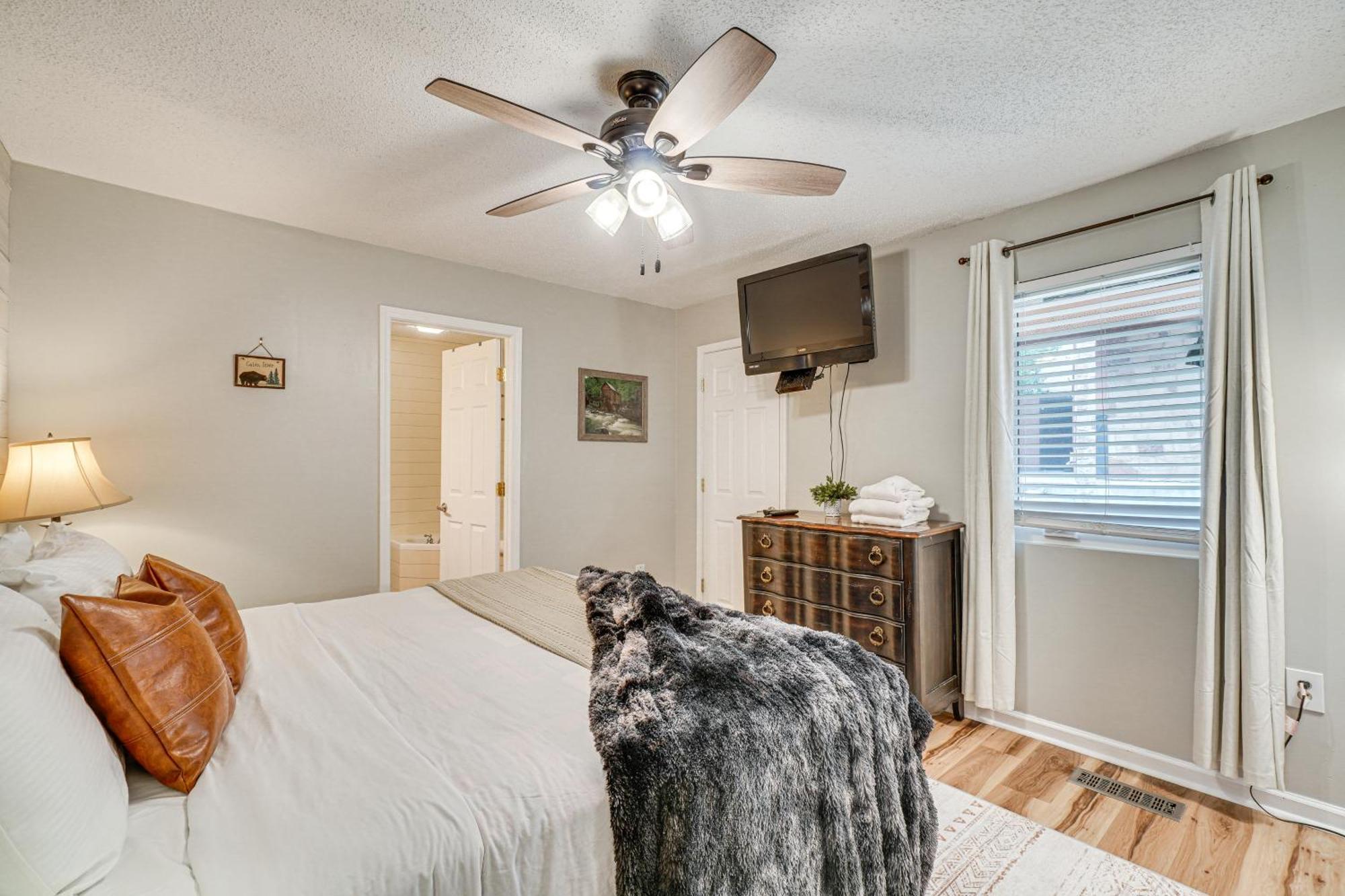 Downtown Gatlinburg Condo With Mountain-View Balcony エクステリア 写真