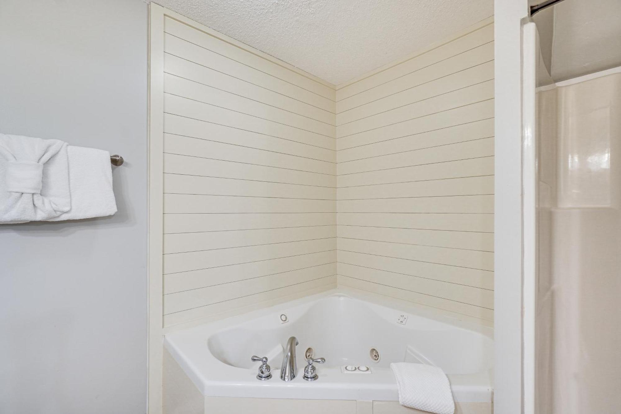 Downtown Gatlinburg Condo With Mountain-View Balcony エクステリア 写真
