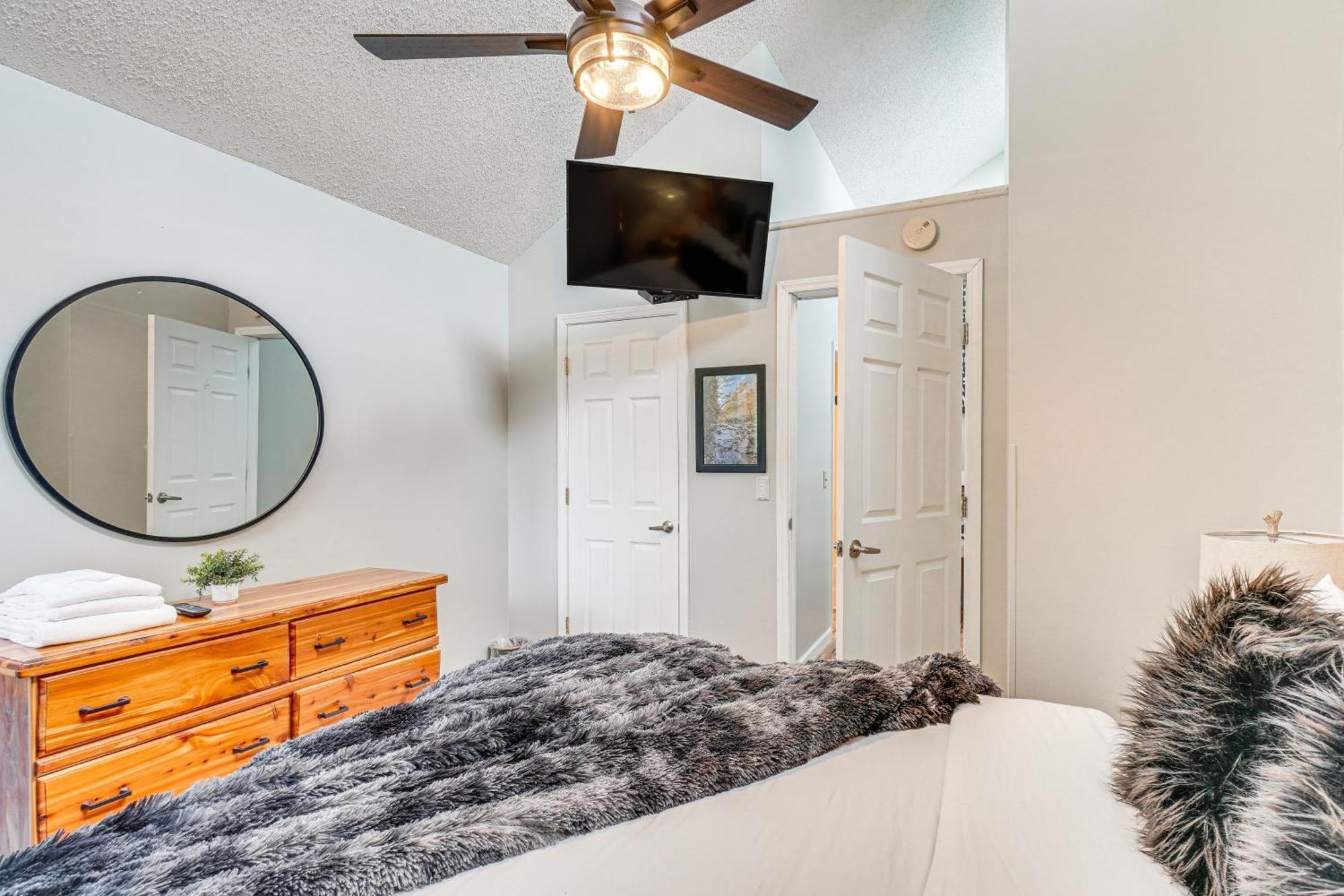 Downtown Gatlinburg Condo With Mountain-View Balcony エクステリア 写真