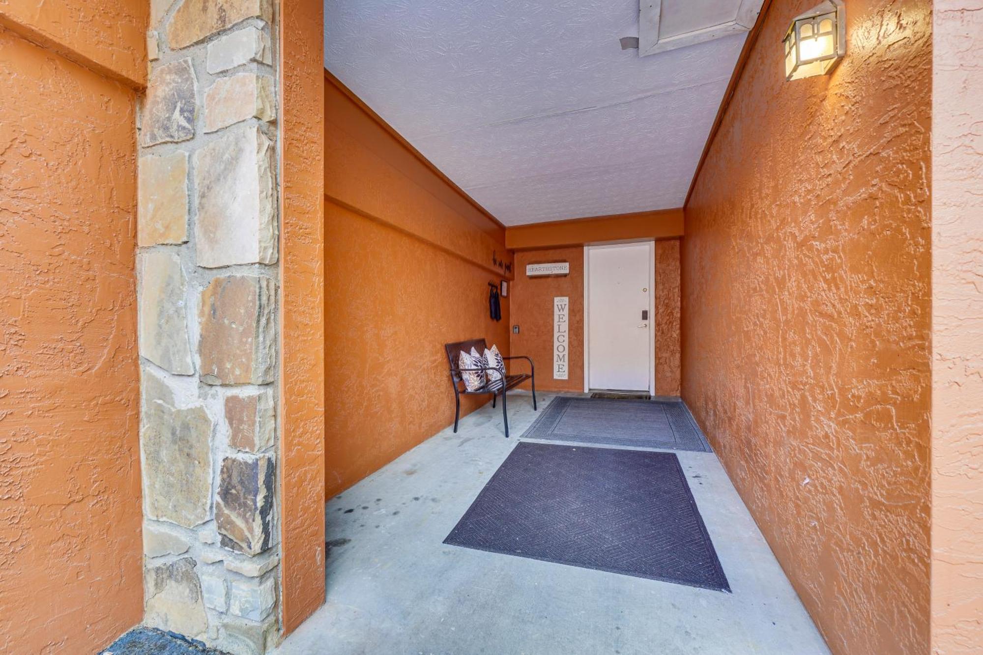 Downtown Gatlinburg Condo With Mountain-View Balcony エクステリア 写真